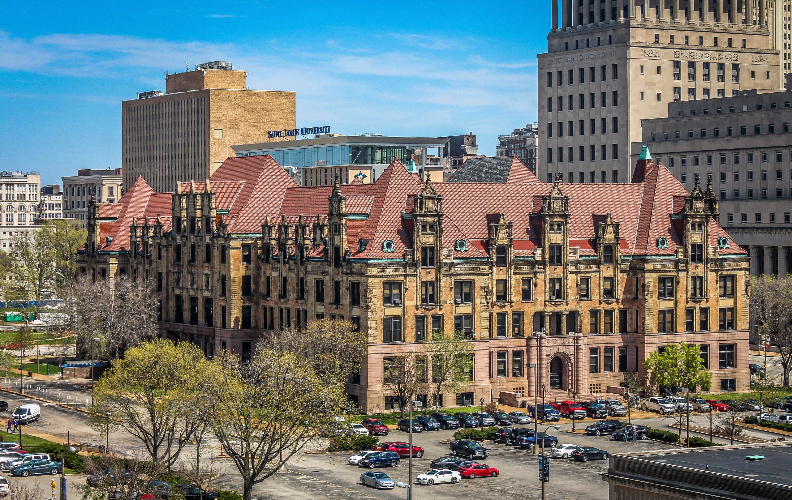 A red brick five story building that is St Louis City Hall.